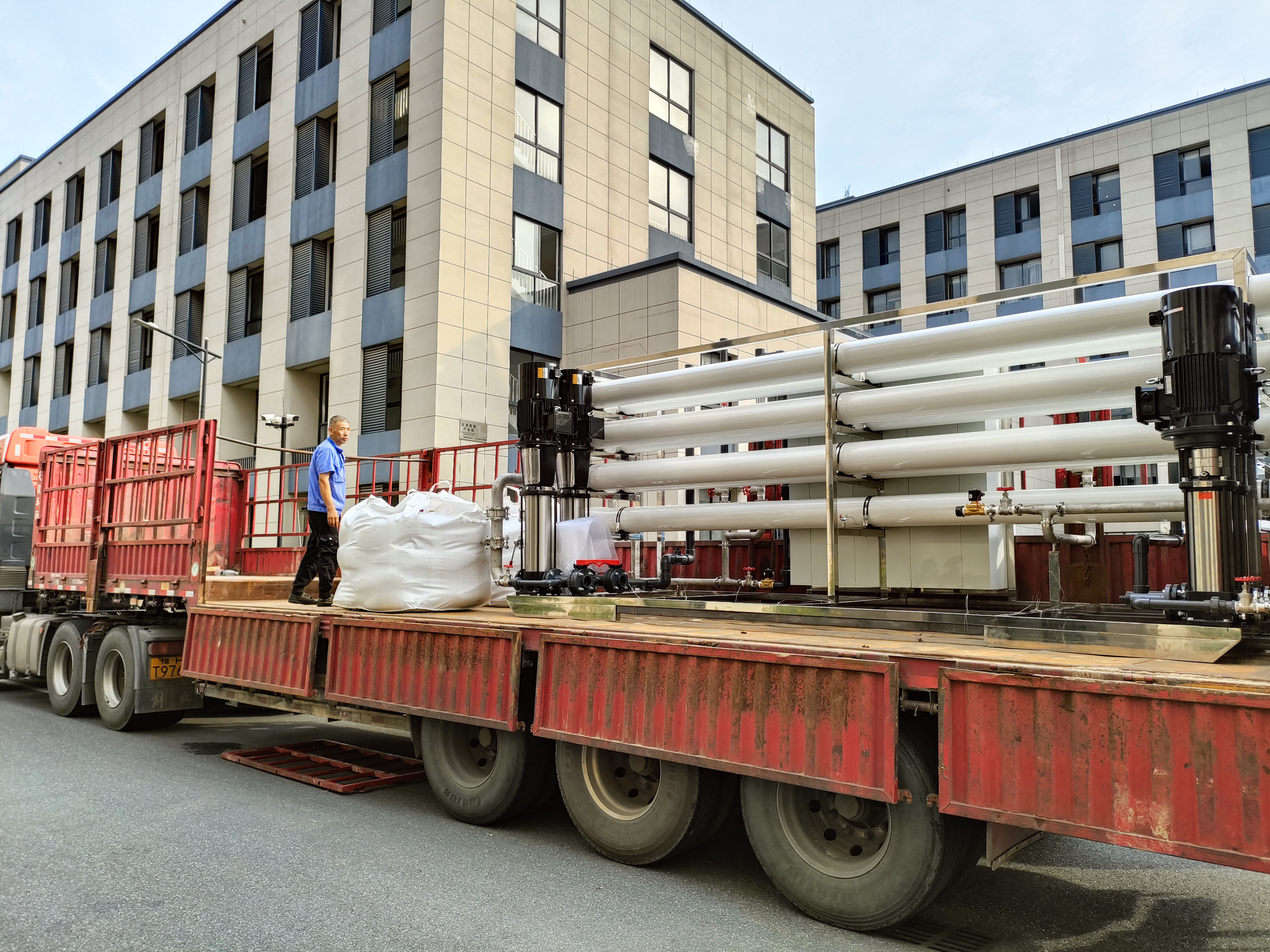 广东15吨超纯水设备(图7) bb9252b77014bf0fb988dc56cdddd1d.jpg