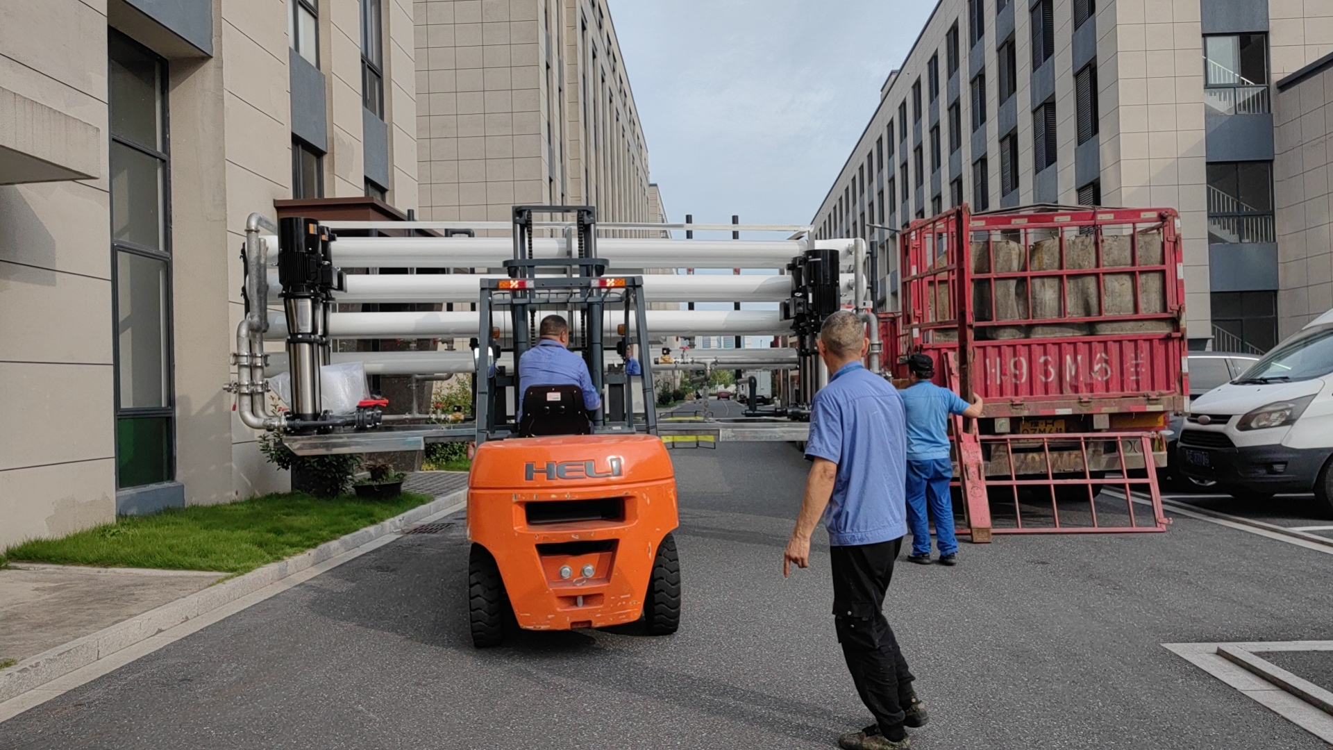 广东15吨超纯水设备(图12) e4f8285a677ea34c724620356ca25b4.jpg