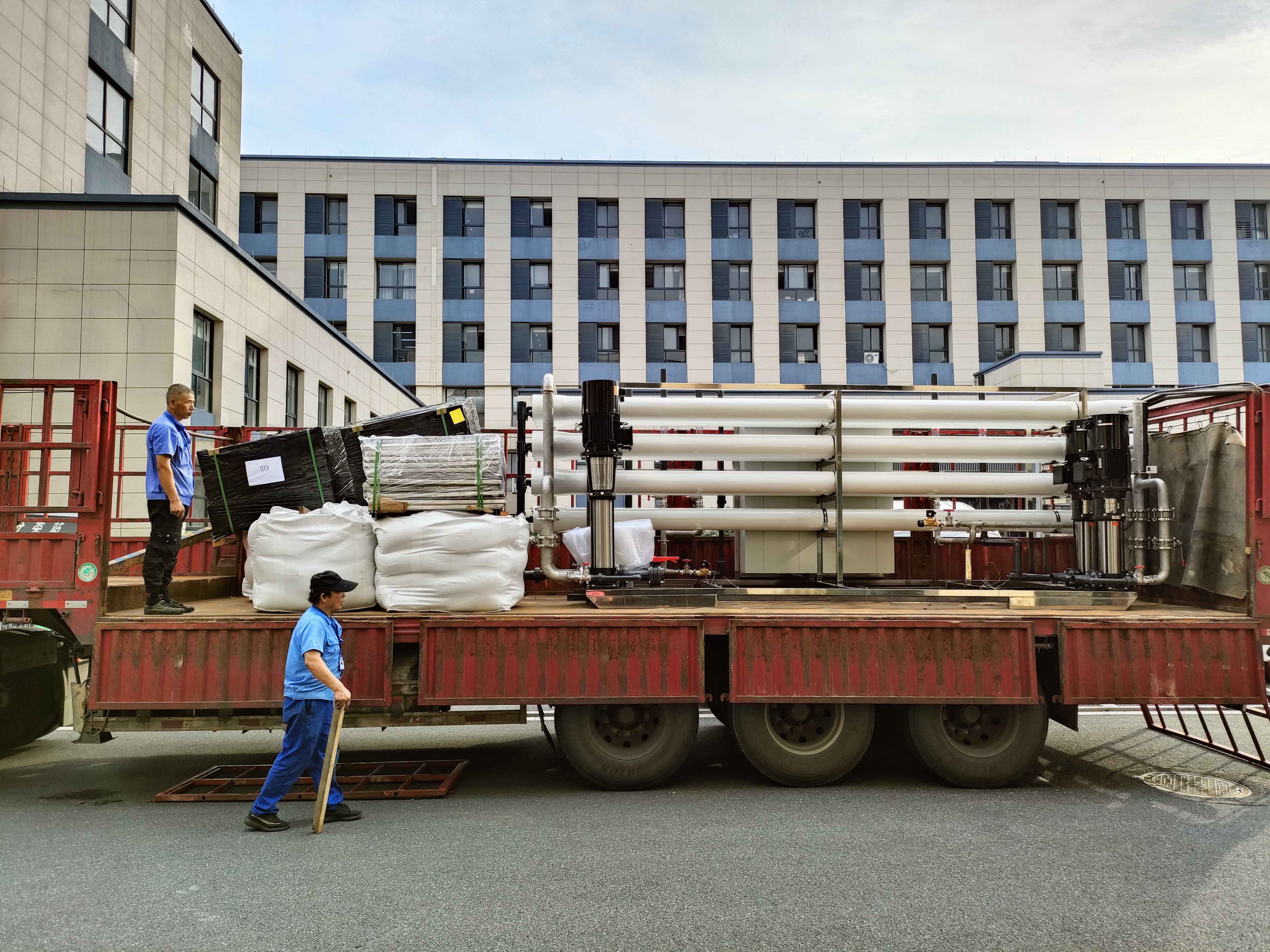 广东15吨超纯水设备(图10) dbb8fd7d6e2faea63fd3803cd4c42f0.jpg