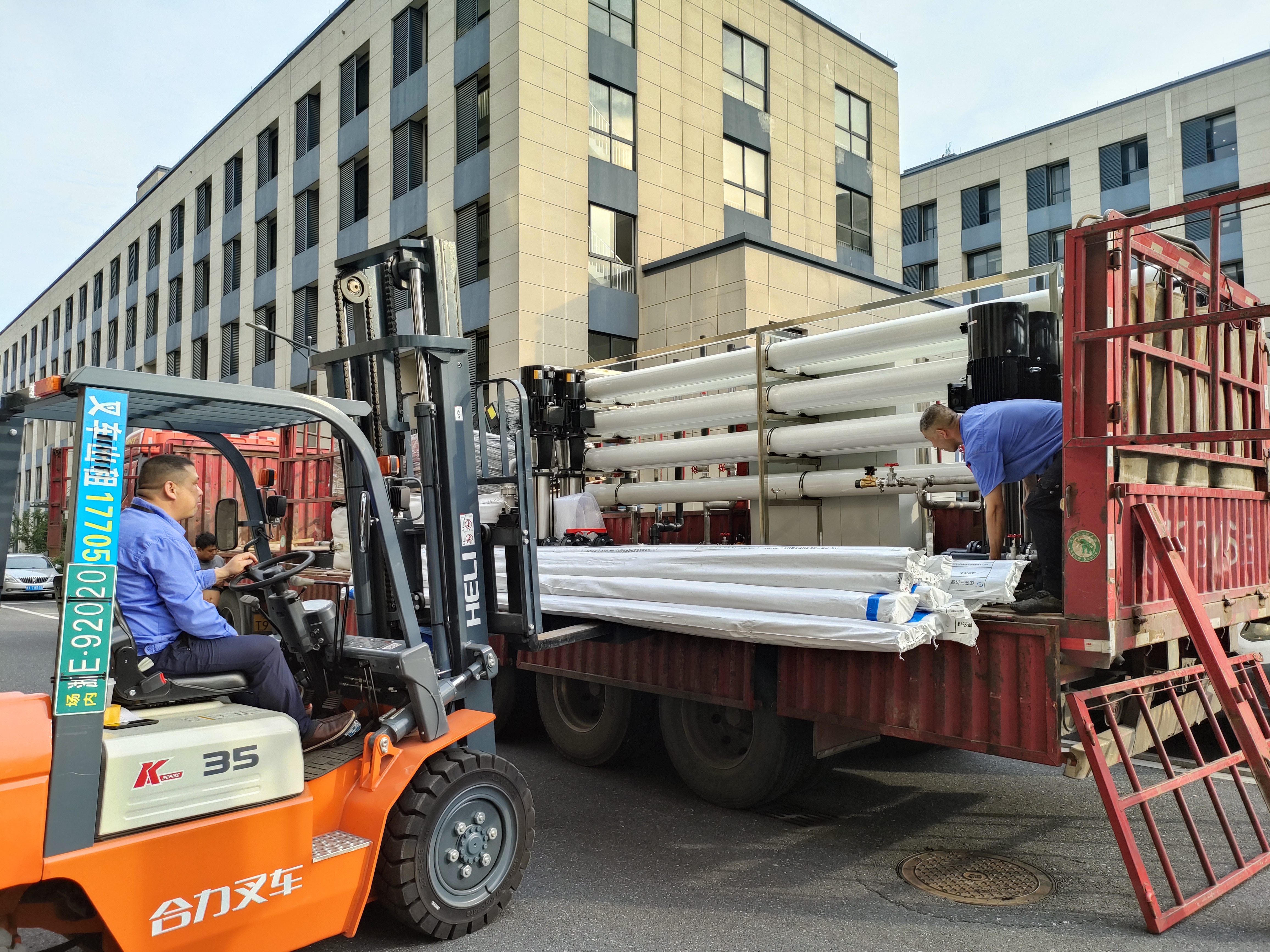 广东15吨超纯水设备(图8) c8a1778409c4eb7295d48326db10d37.jpg