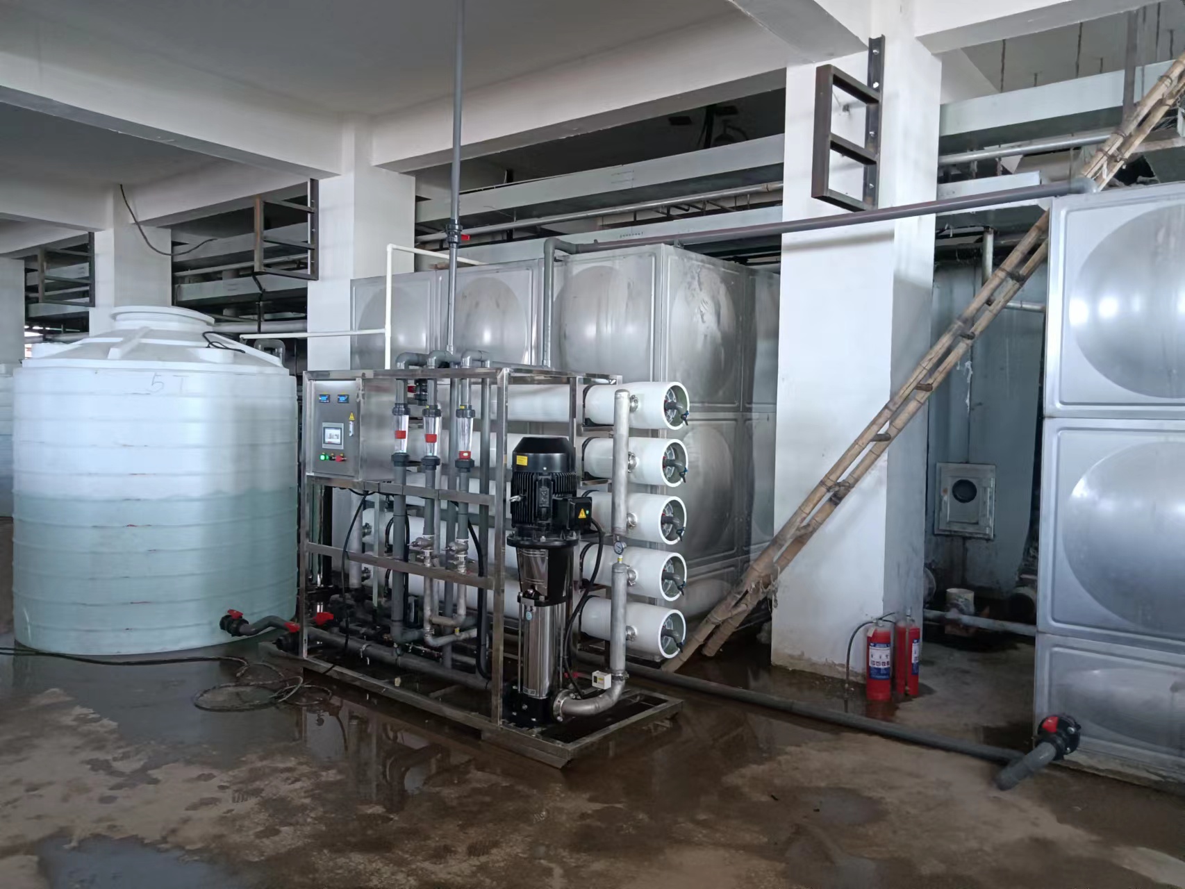 10吨一级纯水设备安装现场(图2) 1668402944980887.jpg