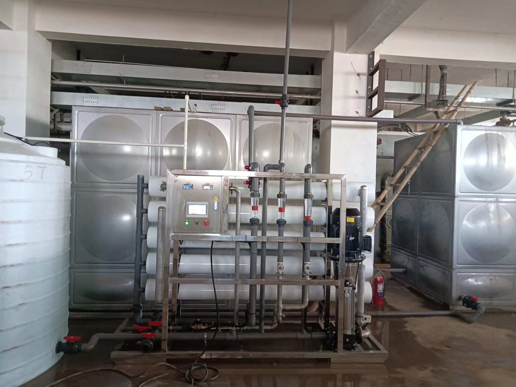 10吨一级纯水设备安装现场(图3) 1668402914575195.jpg