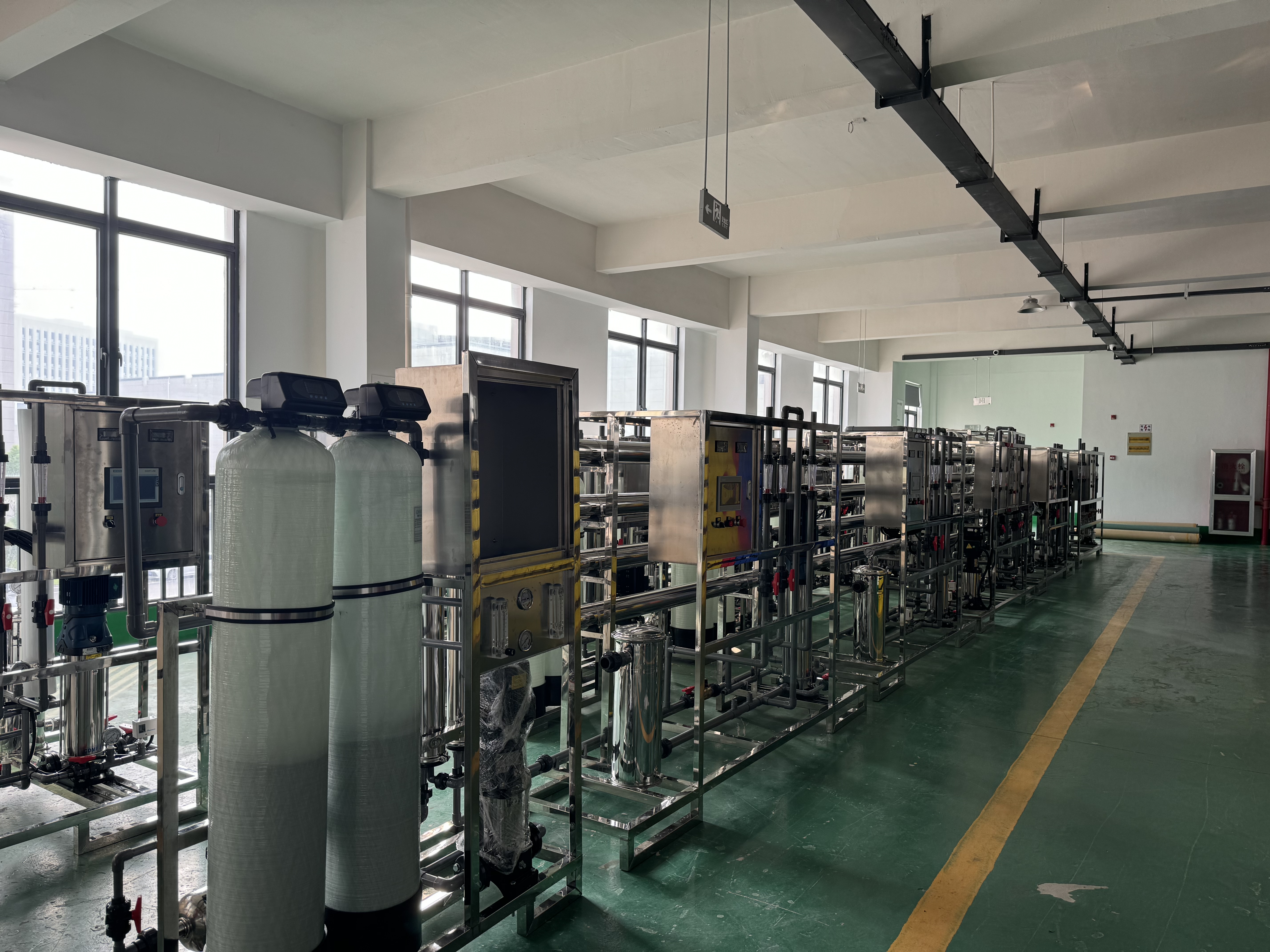 无前处理的的0.75吨反渗透设备(图1) 无前处理的的0.75吨反渗透设备3.jpg