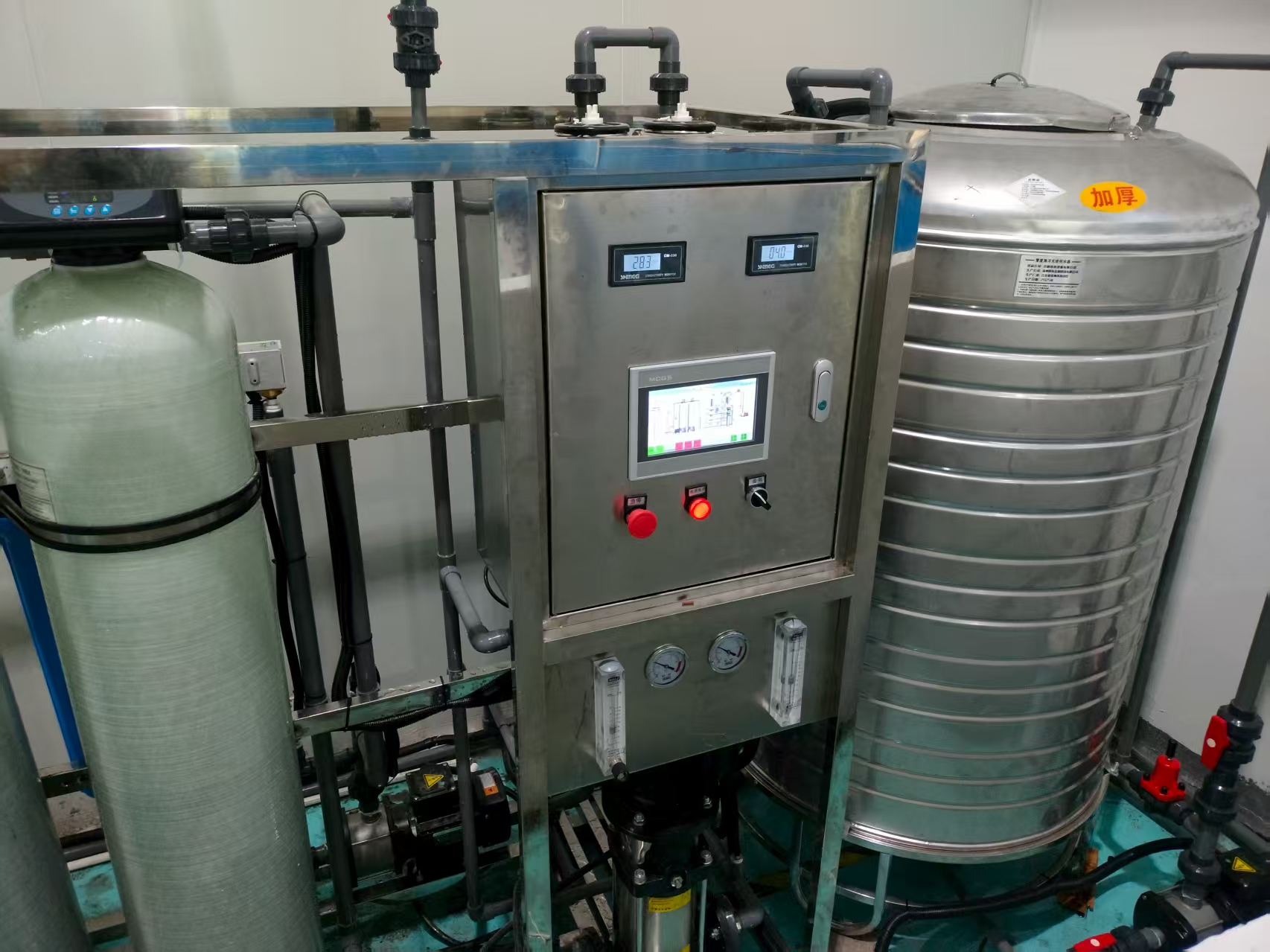 浙江南浔0.5吨纯水设备(图1) 浙江南浔0.5吨纯水设备1.jpg