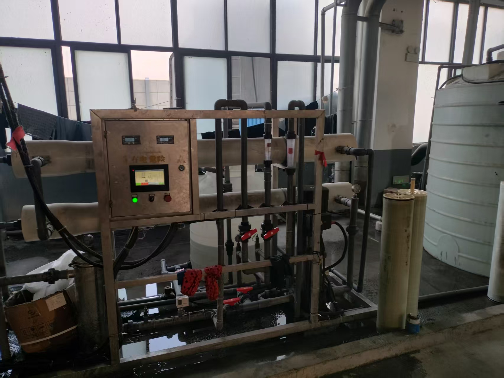 泗阳4吨纯水设备(图2) 2025.12.7-1泗阳4吨纯水换耗材2.jpg